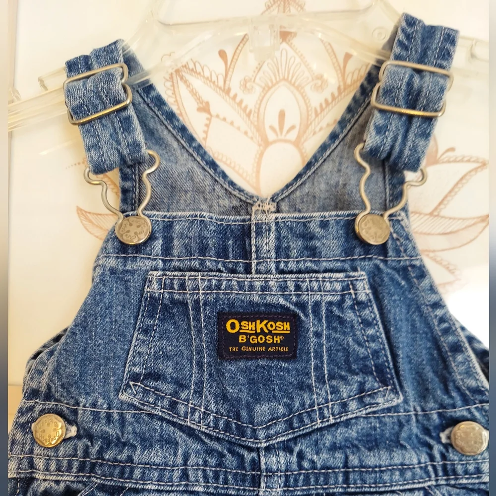 🎁10/$25- Classic Osh Kosh overall shorts, size 12 months